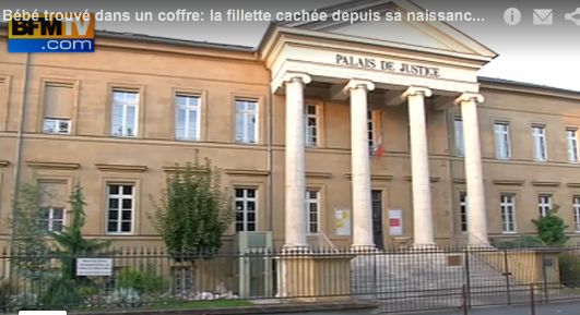 Un bébé retrouvé dans un coffre de voiture