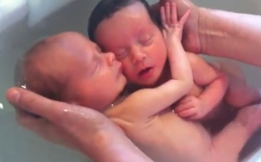 Bain de jumeaux avec Sonia Rochel