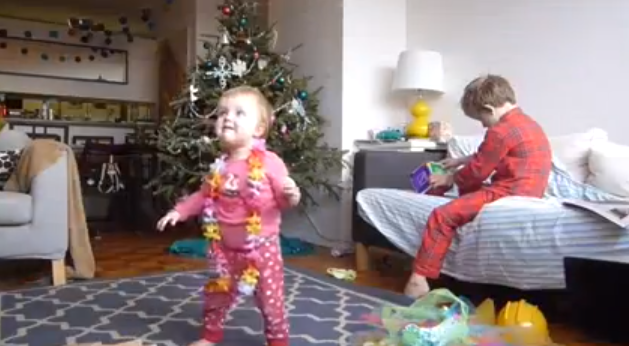 Time lapse Premiers pas d&rsquo;une petite fille