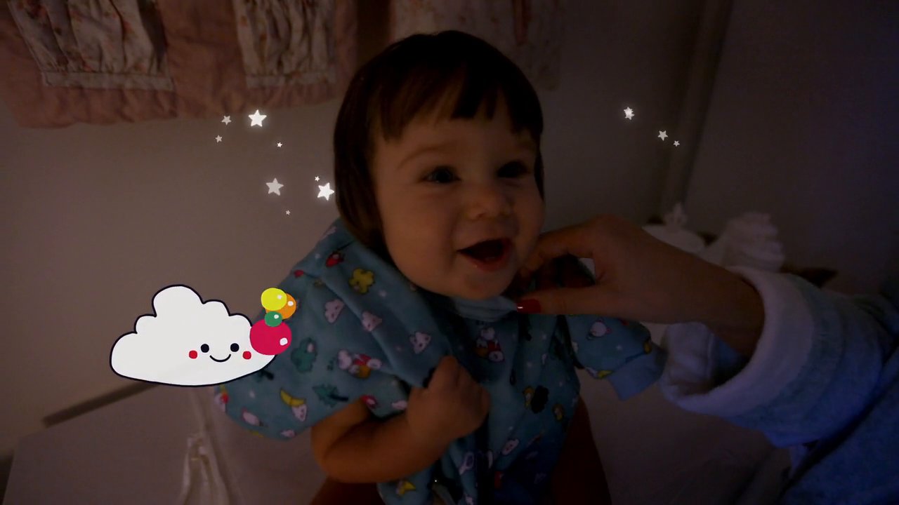 Un pyjama qui examine la température corporelle de bébé