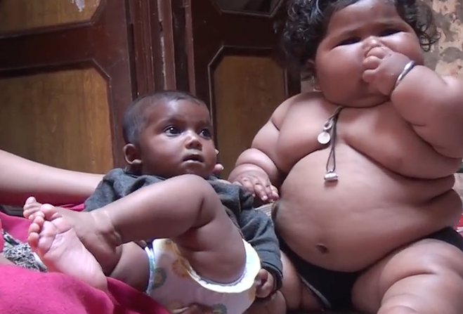 Un bébé de 8 mois pèse déjà 17 kilos